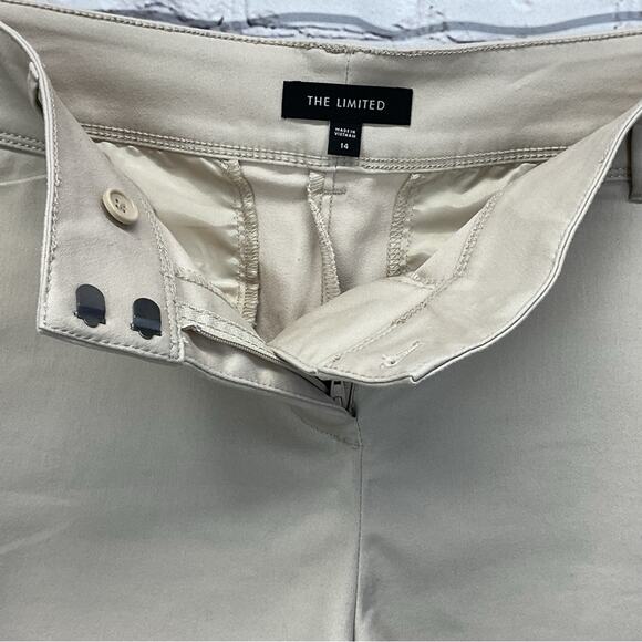 The Limited Shorts Women's Size14 Khaki Flat Front Stretch Beach Vacation Casual - Picture 5 of 8